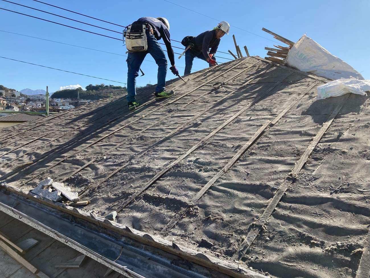 屋根葺き替え＆雨樋交換工事：鹿児島市草牟田S様邸／施工中