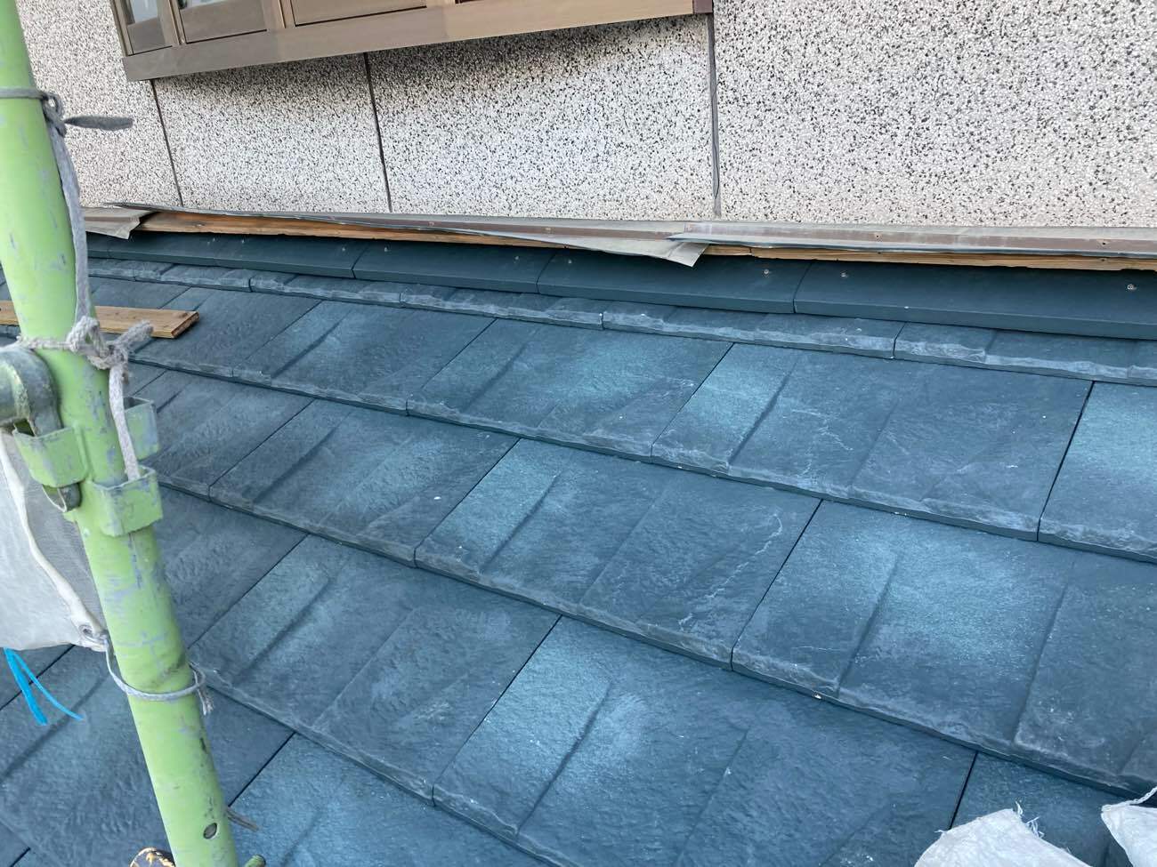 屋根葺き替え＆雨樋交換工事：鹿児島市草牟田S様邸／施工中