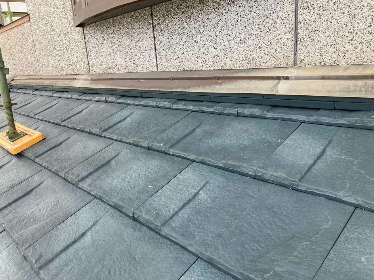 屋根葺き替え＆雨樋交換工事：鹿児島市草牟田S様邸／施工中