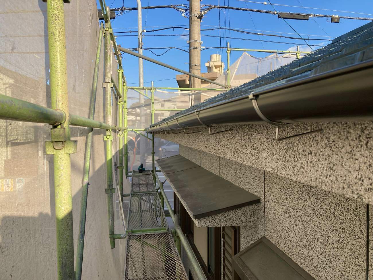 屋根葺き替え＆雨樋交換工事：鹿児島市草牟田S様邸／施工中