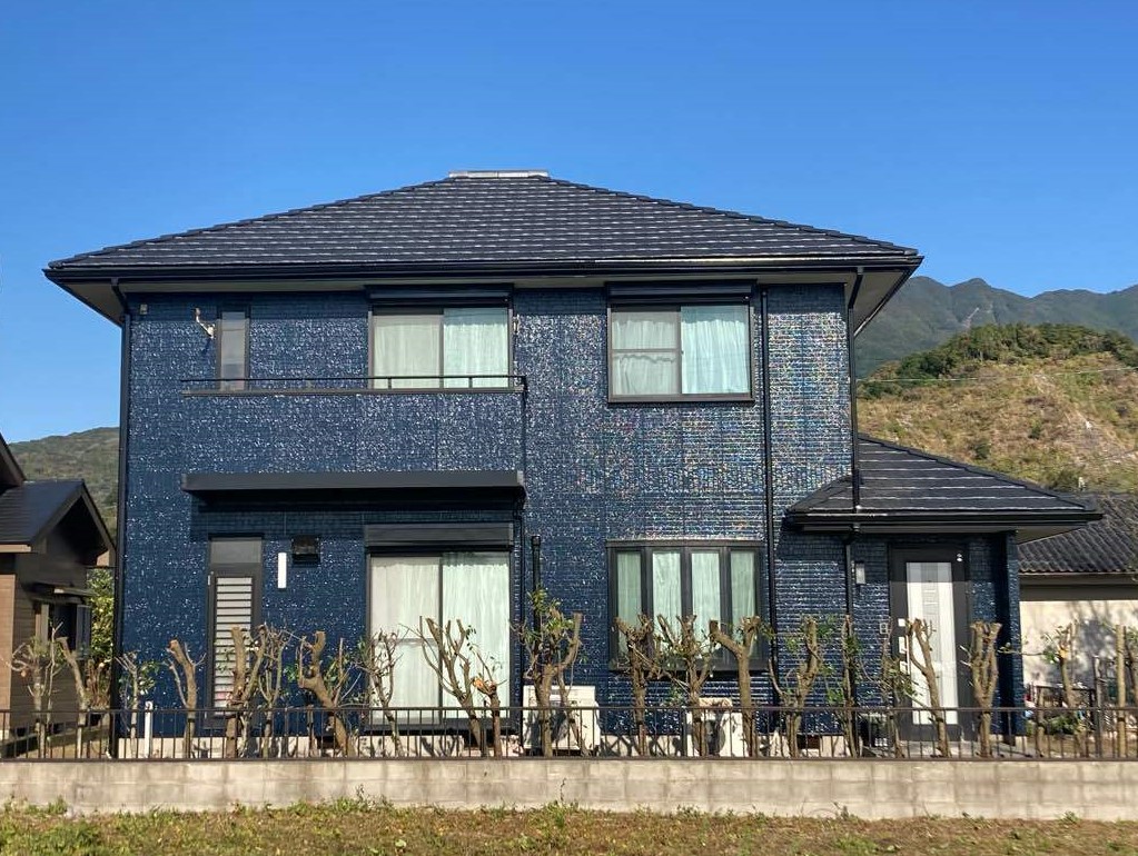 屋根葺き替え＆外壁塗装工事：垂水市新城 N様邸／完成