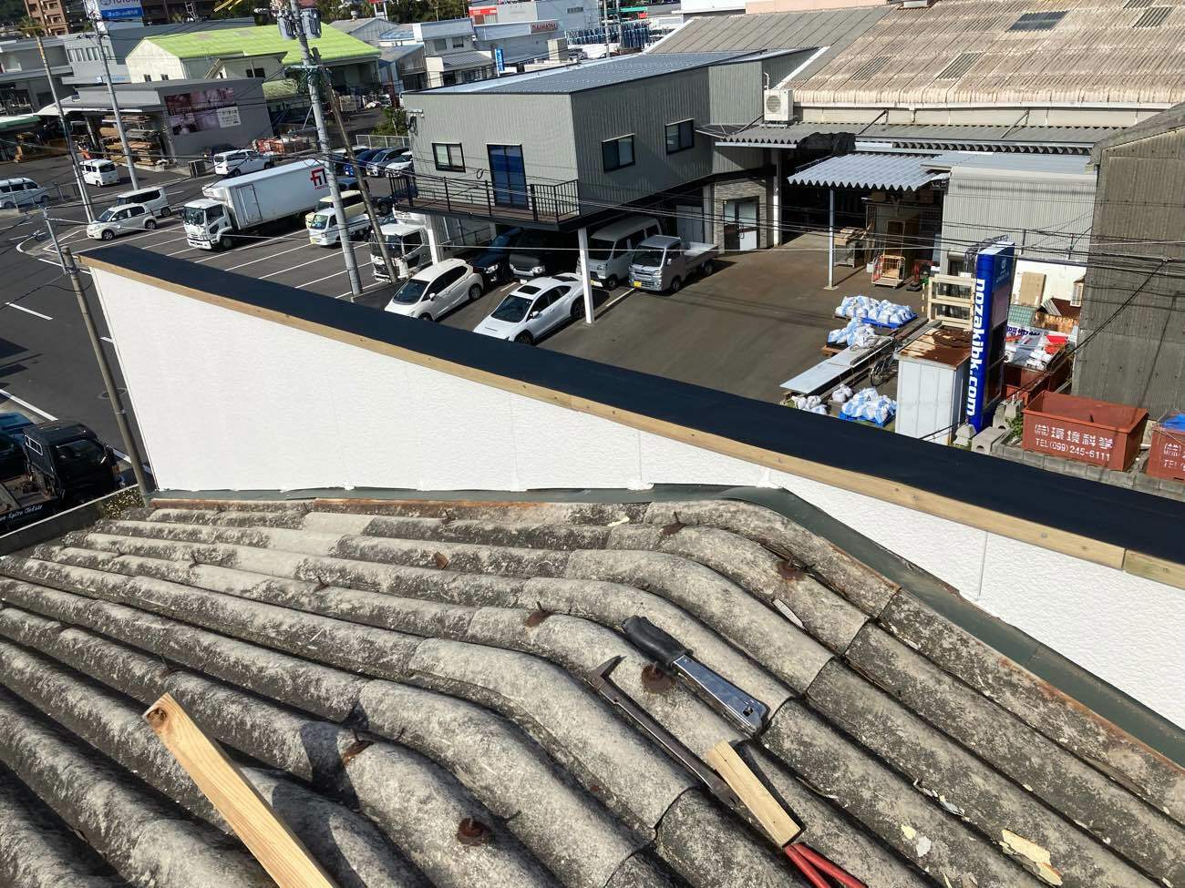 外壁塗装工事＆スレート屋根補修工事：鹿児島市東開町　工場K様／施工中