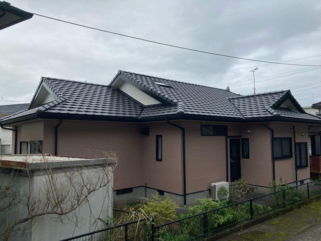 平板瓦への屋根葺き替え工事：霧島市国分敷根　M様邸／施工中