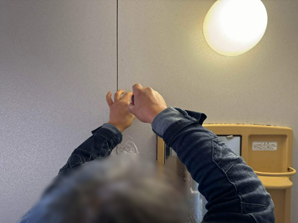 さっそく水栓を取り外していきます。