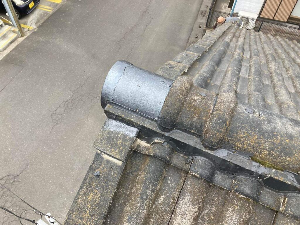 割れてしまった巴瓦も、きれいに補修が完了しました。