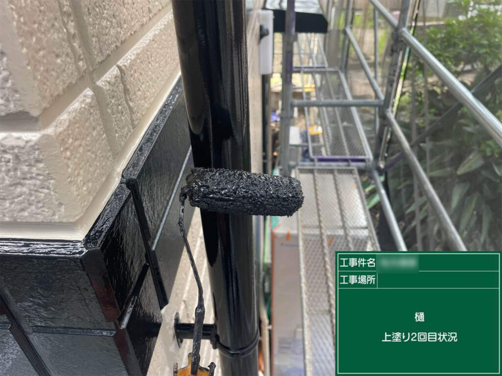基材の状態をよく確認しながら、適切に重ね塗りを施していきます。