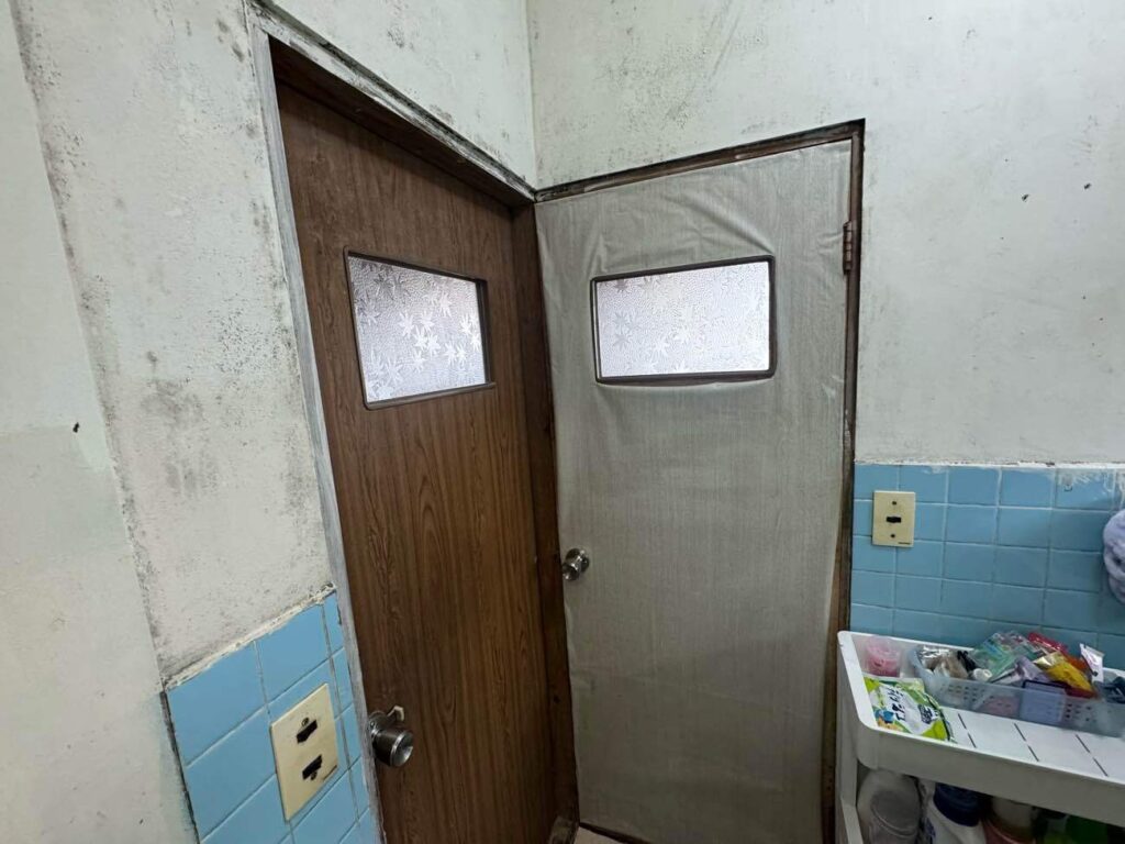 シートが剥がれたドアなど、細部にも配慮し、空間全体をキレイにしてまいります。