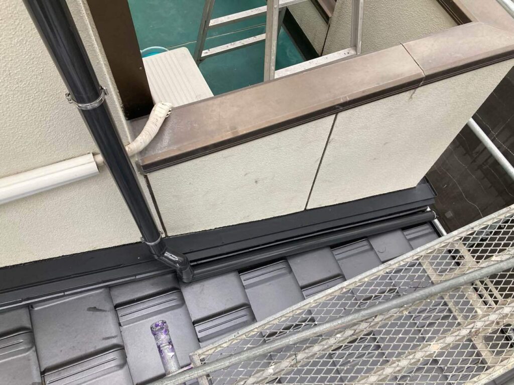 屋根と同時に雨樋も交換して、排水もスムーズに。