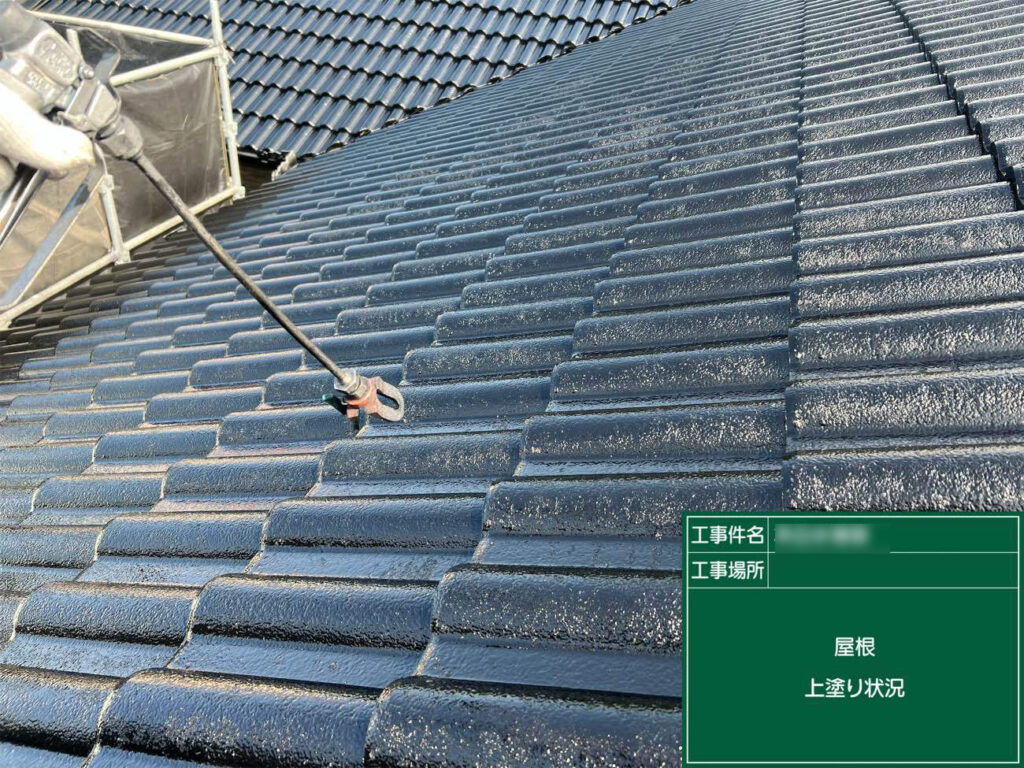 上塗りには「Xトップ」を2回塗りで仕上げました。優れた耐久性を持ち、下塗りとの相乗効果でより美しい仕上がりを実現します。