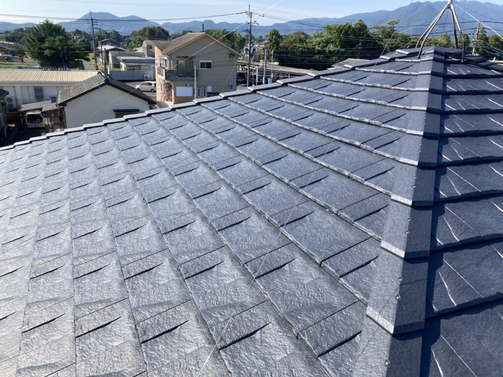 ルーガシリーズから、自然石の風合いを再現した「鉄平」を採用。重厚感、高級感が特長です。