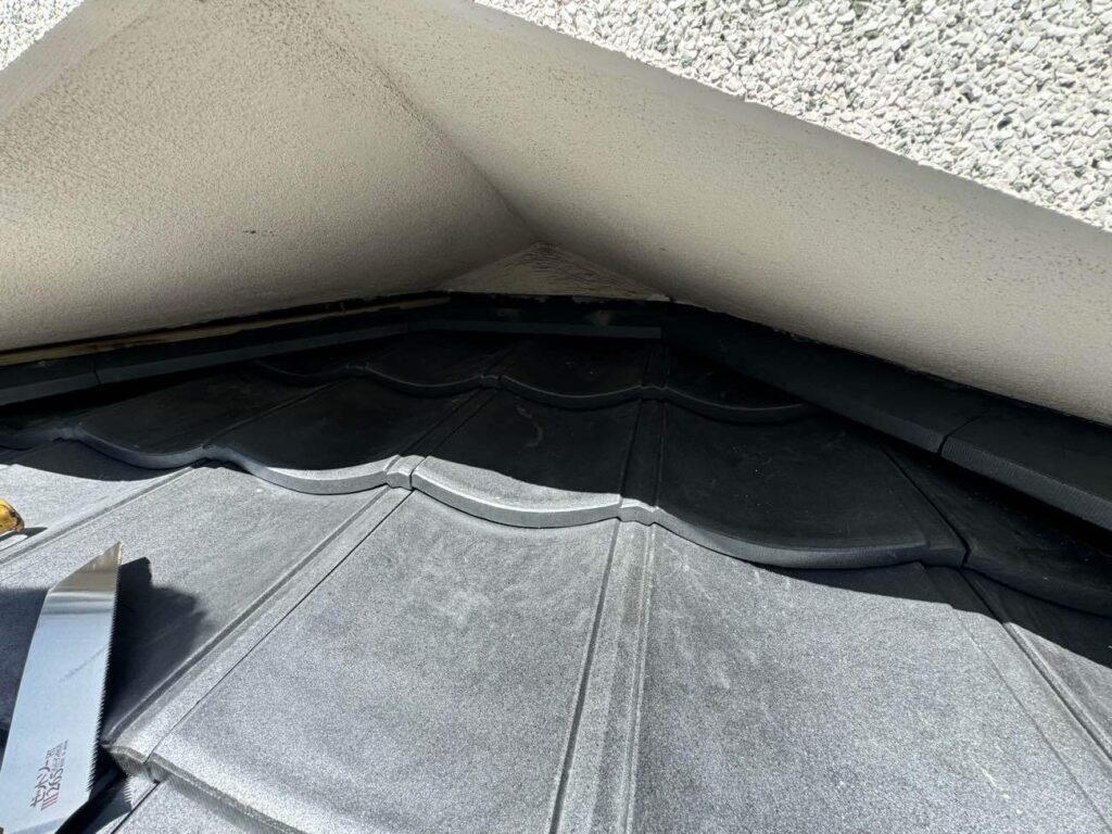 狭く目立たない部分でも、しっかり人の手を入れ、きめ細かく作業しました。