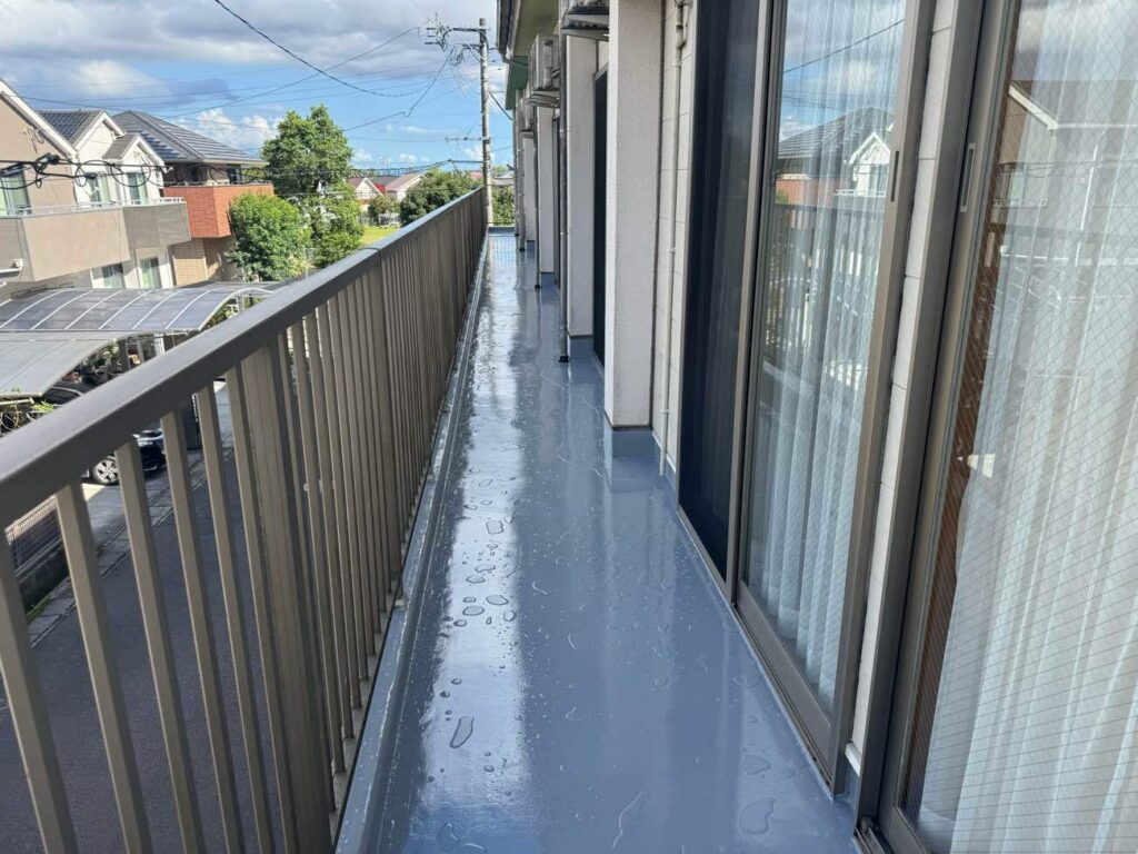 ベランダも、水をしっかり弾く仕上がりとなりました。