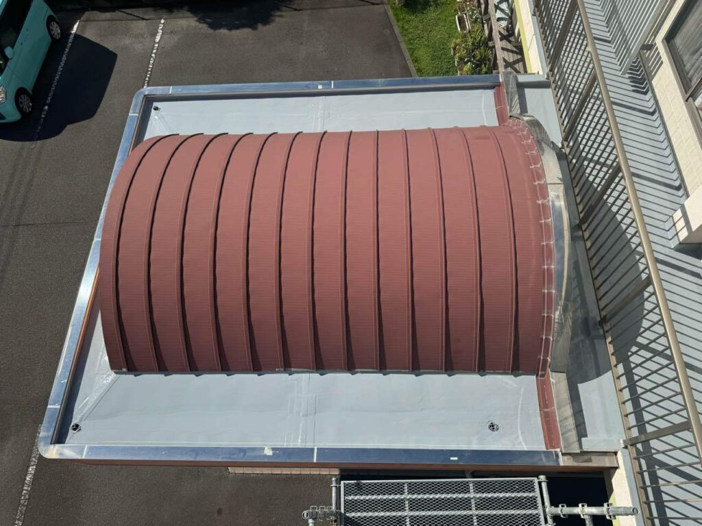 細かな工程を踏むことで、雨漏りしにくいエントランスへと整えることができました。