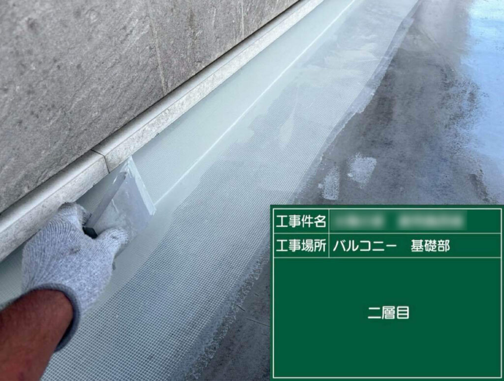 端の立ち上がり部分も、ウレタン樹脂の柔軟性で隙間なく施工できます。