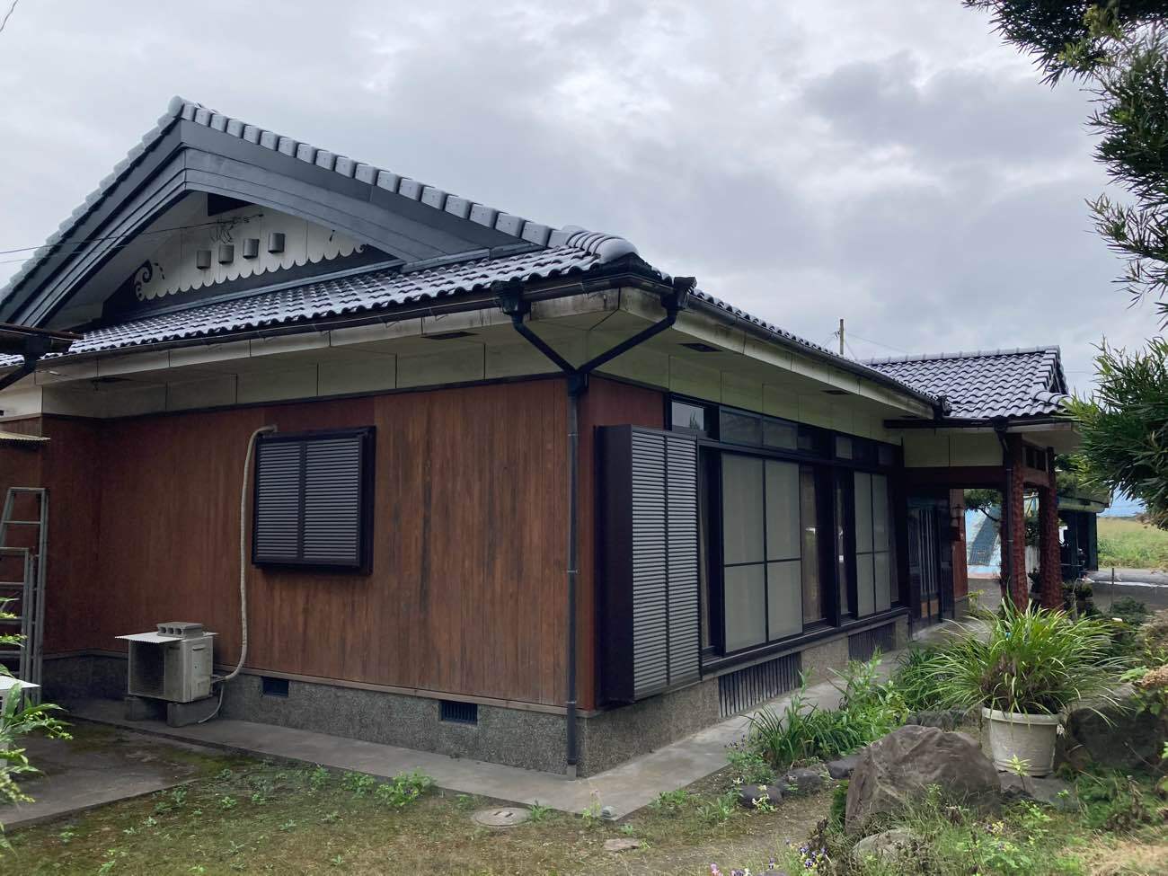 排水不良による雨漏りを解消!|陶器瓦で叶える屋根の軽量化 完成写真