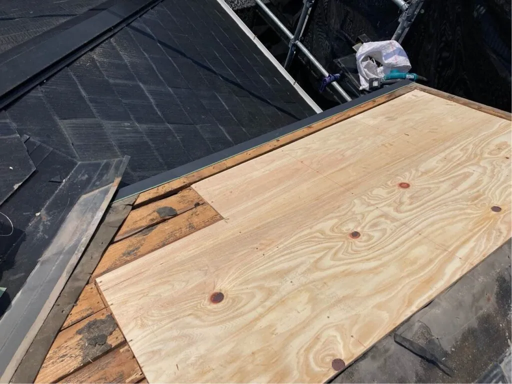 新しい野地板を取り付けました。