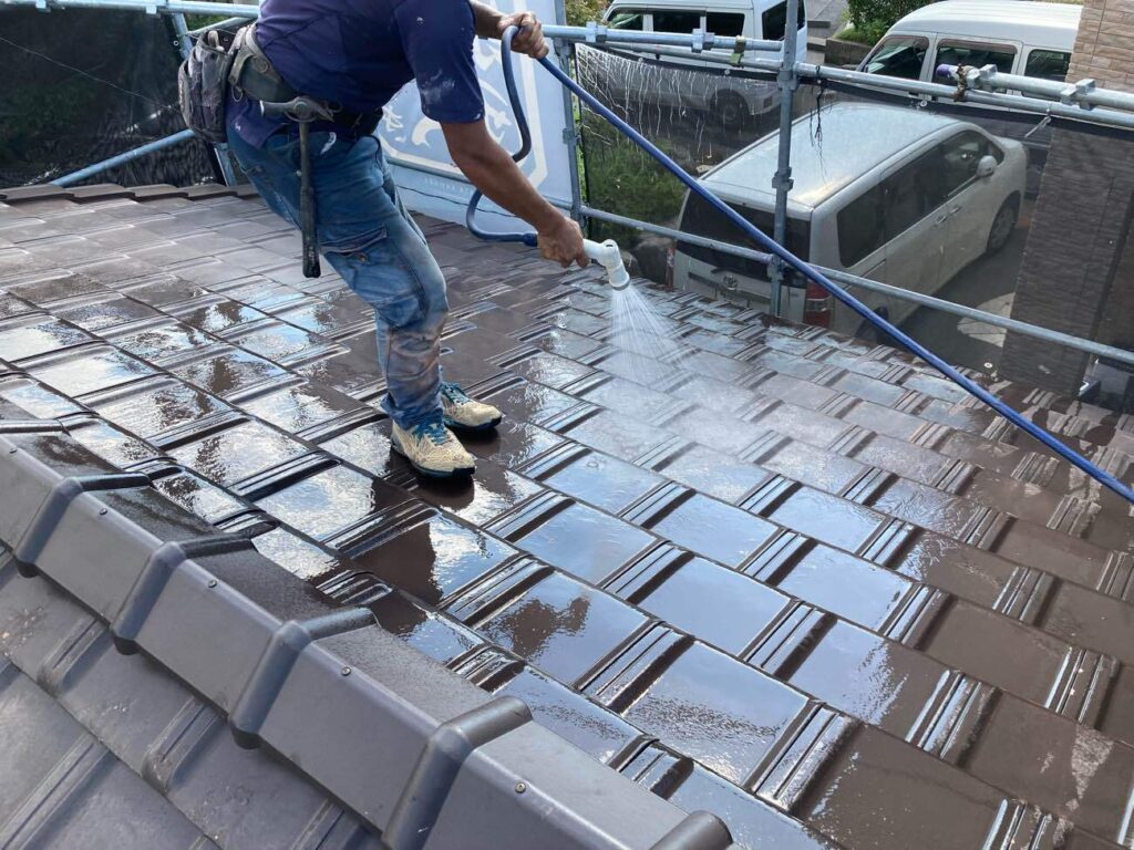 一番美しい状態でお客様にお引き渡しできるよう、作業中に付着した汚れもきちんと洗い流し、工事完了となります。