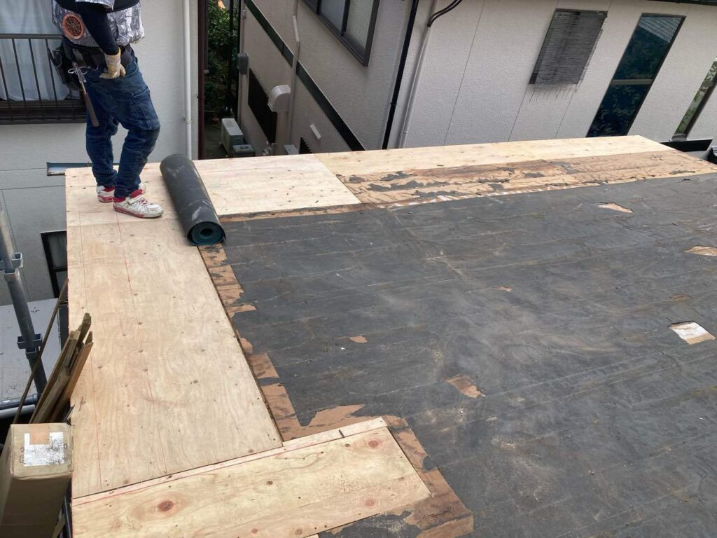 端部や軒先は下地木部の腐れがあったため、交換しました。