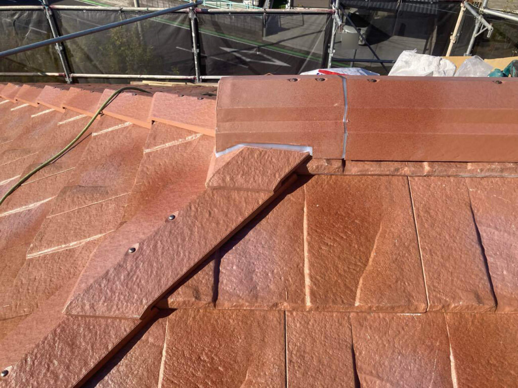 棟の施工を終え、ルーガへの葺き替えが完了しました。