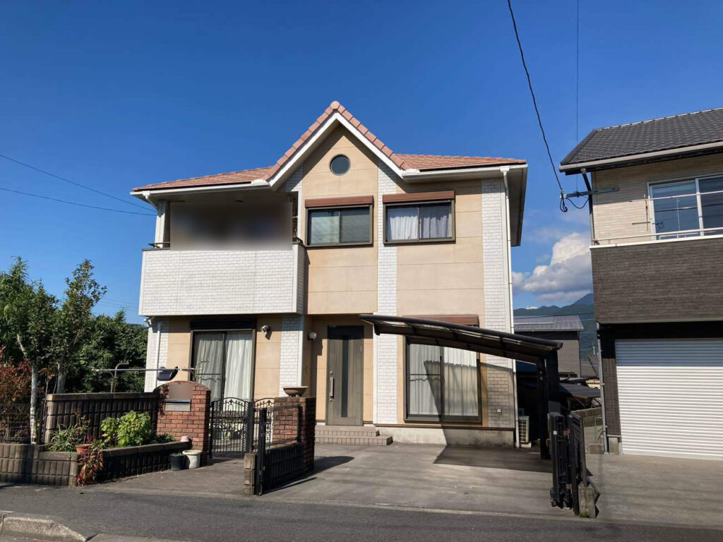 建物全体の雰囲気に合わせてオレンジ色の「ルーガ」を選定し、明るく、可愛らしい印象の外観に仕上がりました。