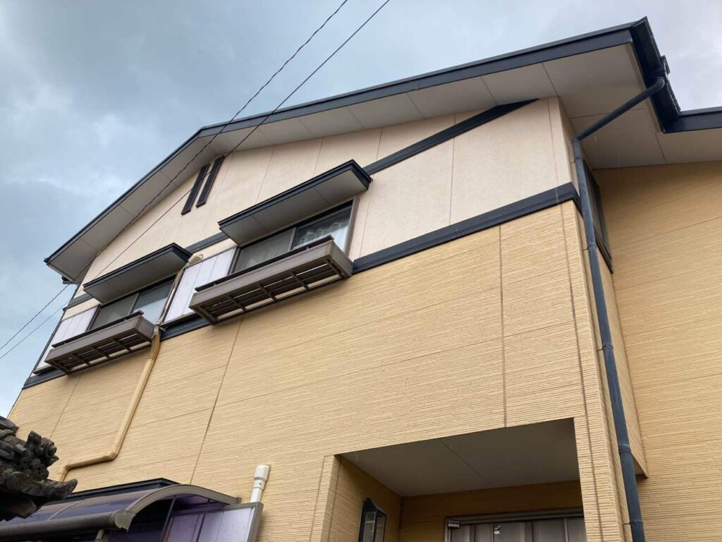 前回の塗装から10年以上が経過し、外壁・屋根塗装の定期メンテナンスをご相談いただきました。