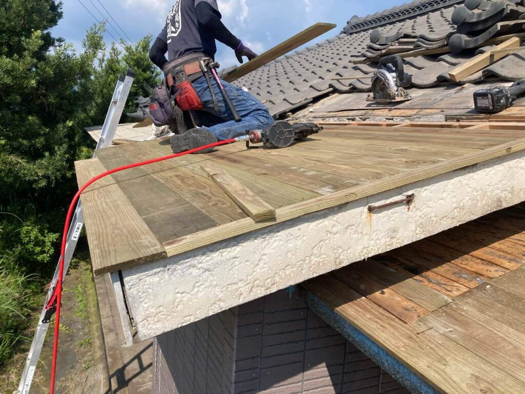 新しく屋根下地を造作しました。