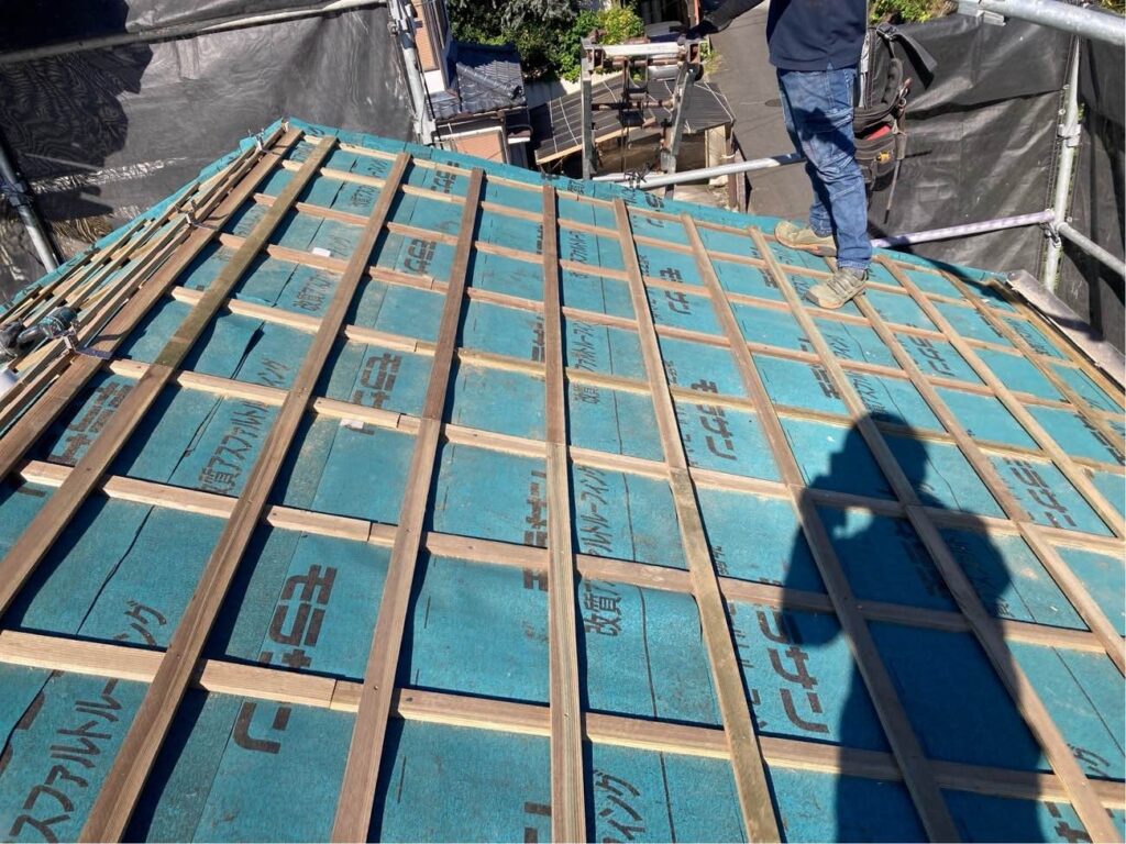 桟木を縦横に取り付け、下地が完成しました。