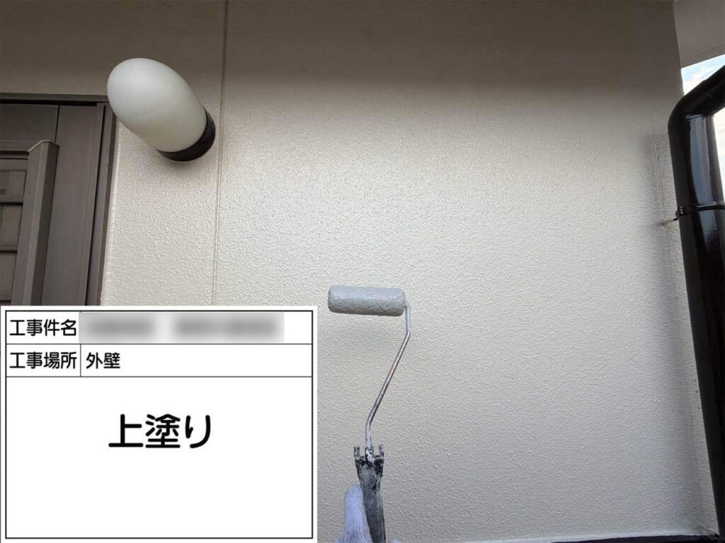無機成分を含む「スーパームキコート」は、紫外線や雨風に強く、長期間にわたって住まいの美観と性能を守ります。