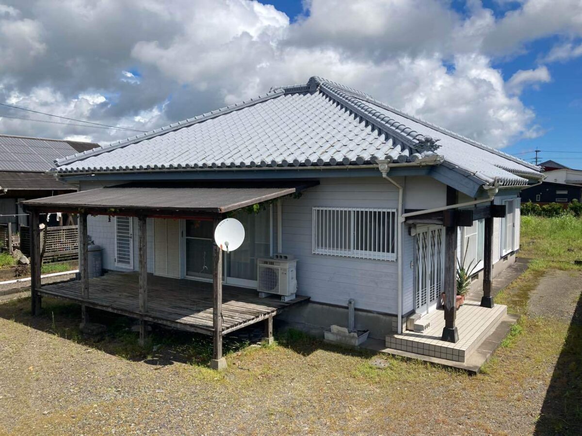 屋根葺き替えと外壁塗装で安心がつながる｜平屋住宅の外装リフォーム事例