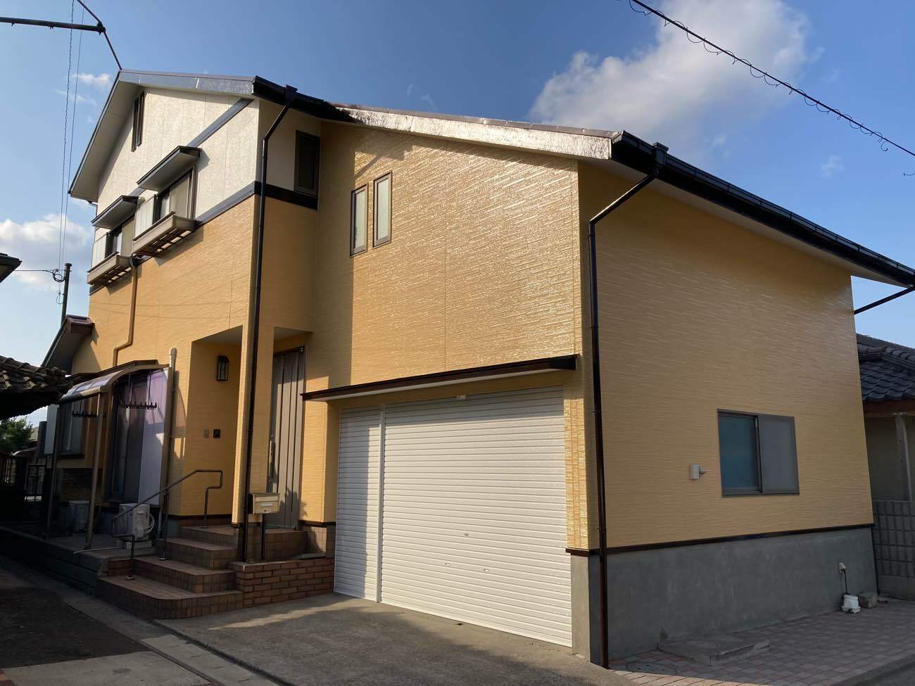 無機塗料で住まいの性能を維持｜補助金を活用した外壁・屋根塗装工事　完成写真