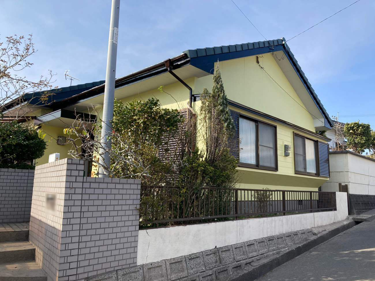 リフォームでカラーチェンジした外壁と屋根