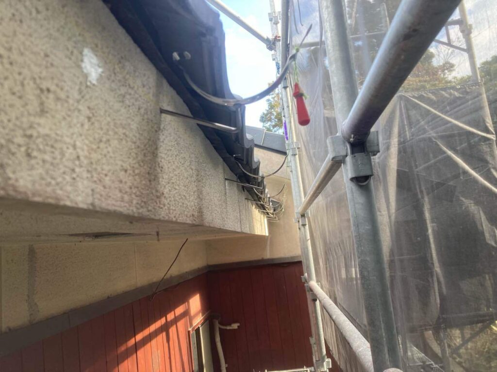 葺き替えにあわせて雨樋も交換。