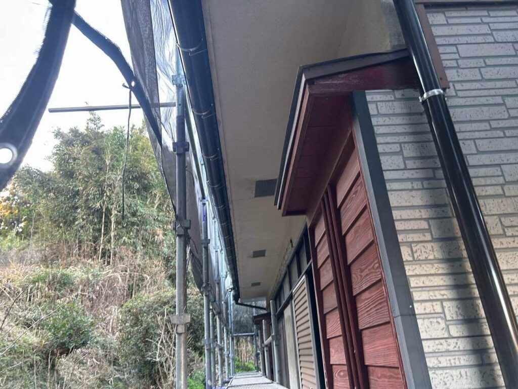 屋根とのバランスも整い、雨水の流れもスムーズに。