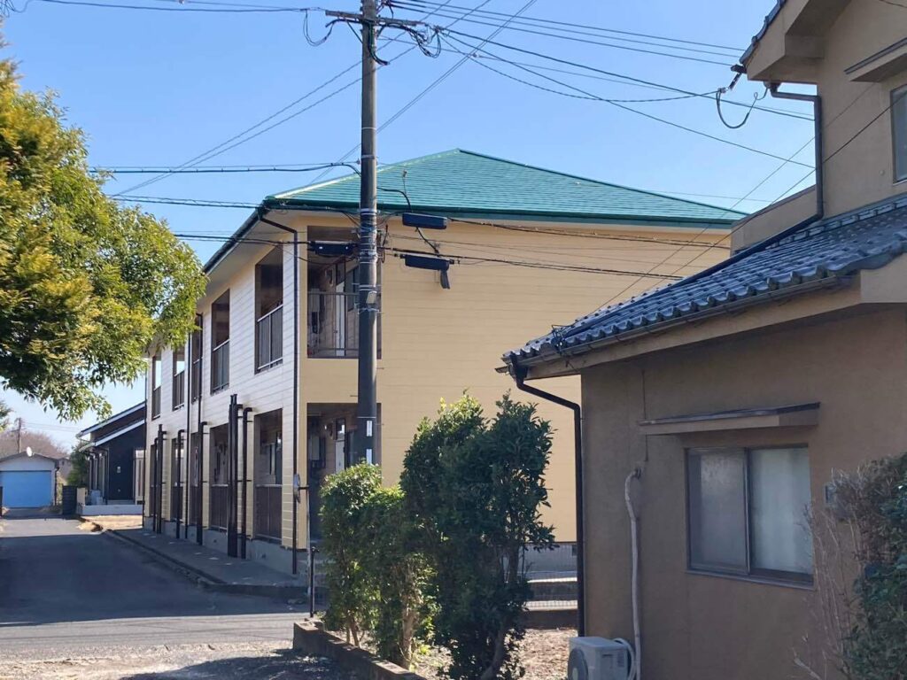 賃貸物件を外装リニューアルすることで資産価値が向上し、オーナー様・ご入居者様の双方にご満足いただける環境が整います。 賃貸物件のメンテナンスや美観向上をご検討の際は、ぜひお気軽に川畑瓦までご相談ください！