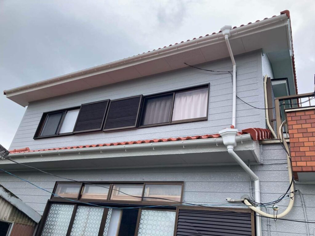 軒天や雨戸など付帯部のすみずみまで塗装を施し、建物全体として耐久性のバランスが保てるよう配慮しました。