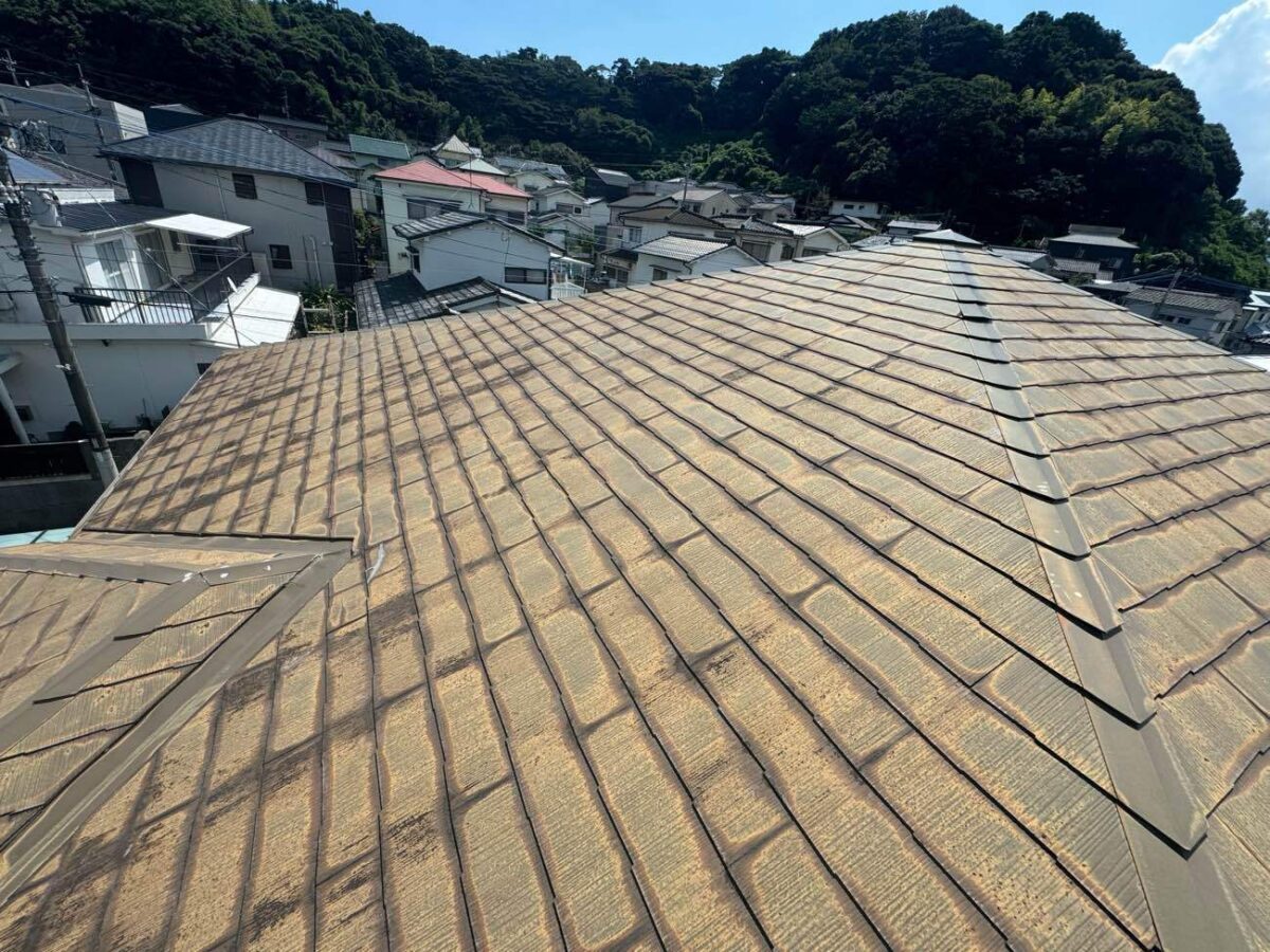 補修から塗装まで自社一貫施工｜手塗りで丁寧に仕上げた屋根塗装