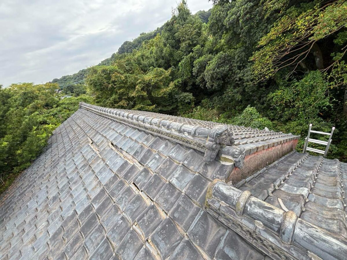 鹿児島市桜島｜軒瓦の落下をきっかけに、軽量瓦ルーガで安心の屋根葺き替え