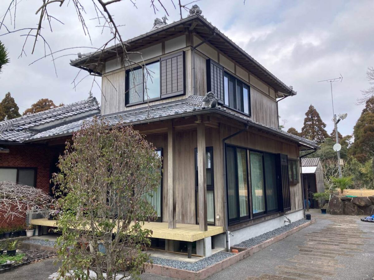 板壁の木目を残したい｜クリア塗装で風合いをよみがえらせ、雨漏りも解消した屋根補修